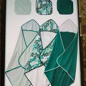 NWT Cloud Island 9-pack hooded towel and washcloths